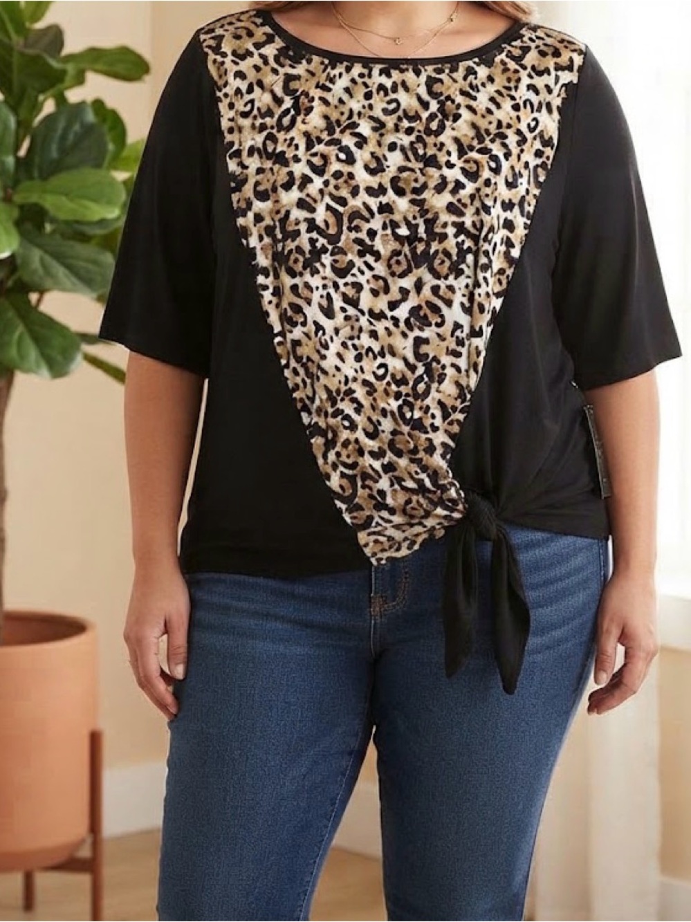 Blouse top Leopard print silk front soft fabric in black. size 3X Short sleeve.